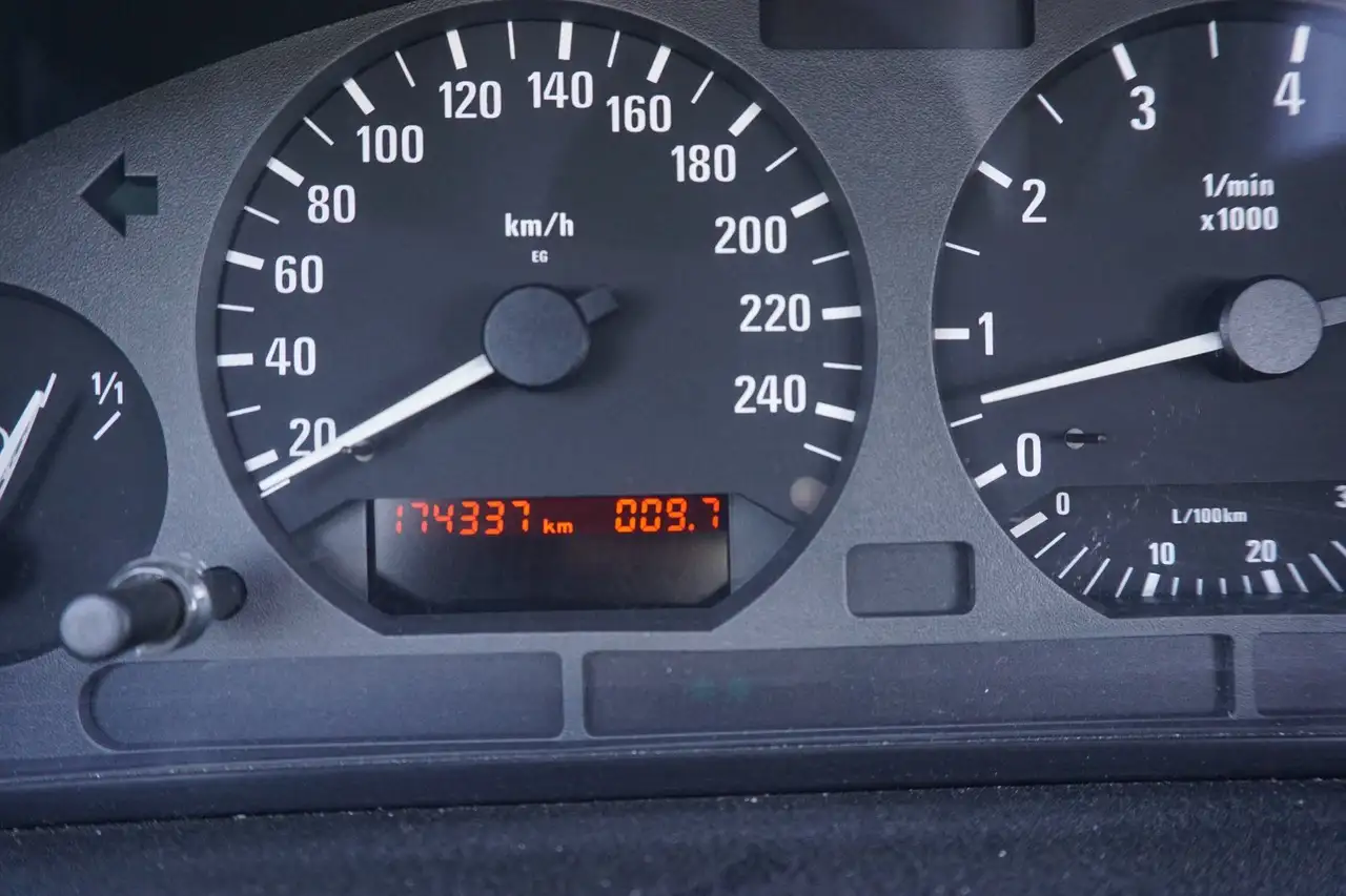 BMW 328 i, foto 11