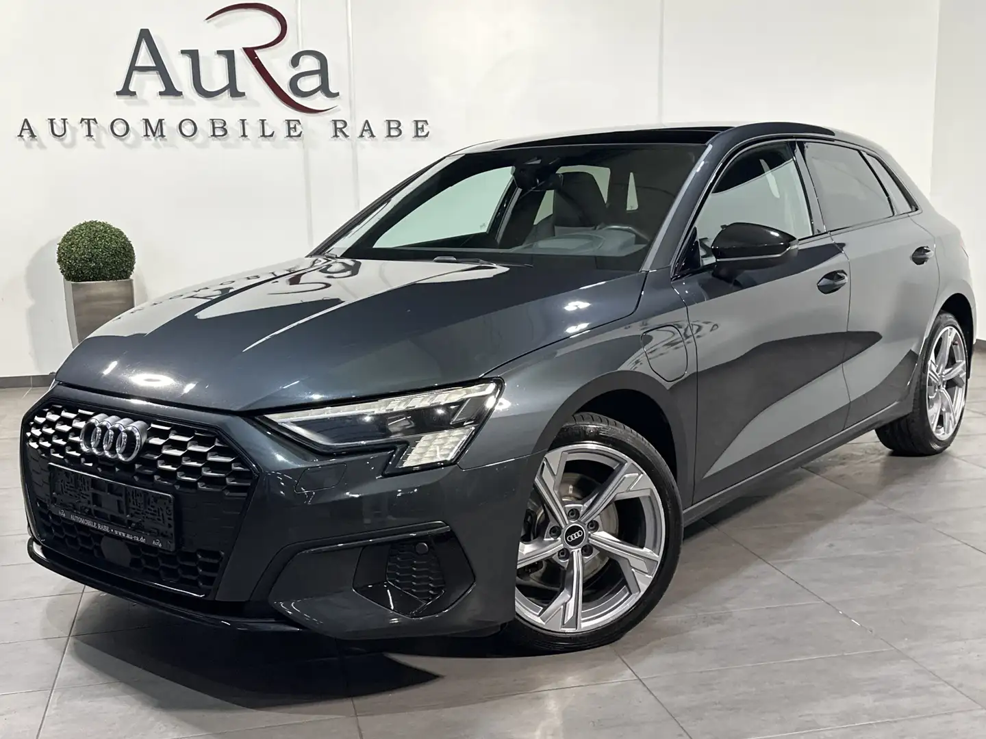 Audi A3 SpB 40 TFSIe Black-Paket NAV+LED+PANORAMA+B&O Grijs - 2