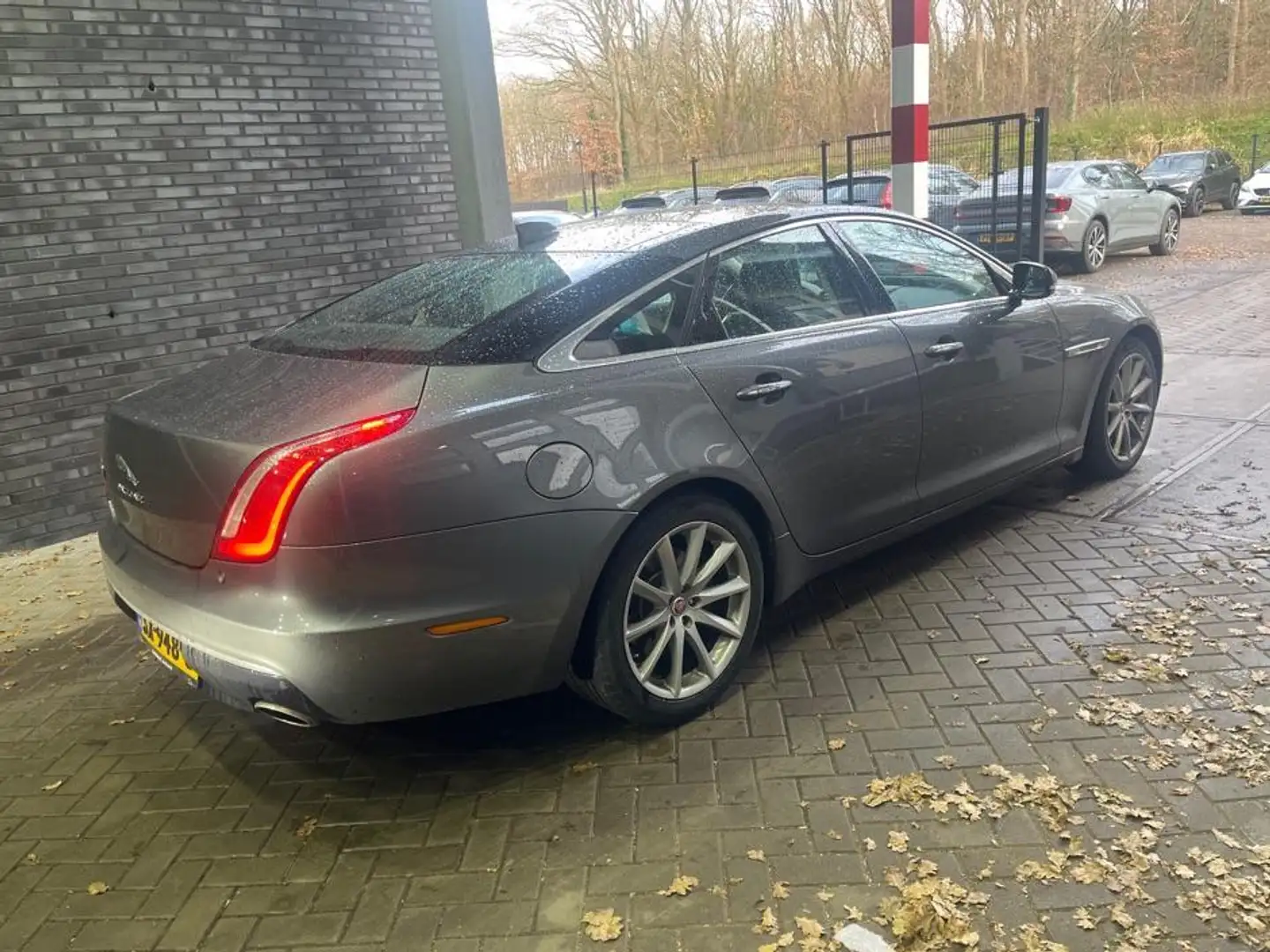 Jaguar XJ 3.0 D Premium Luxury | Panoramadak | Meridian Soun Szary - 2