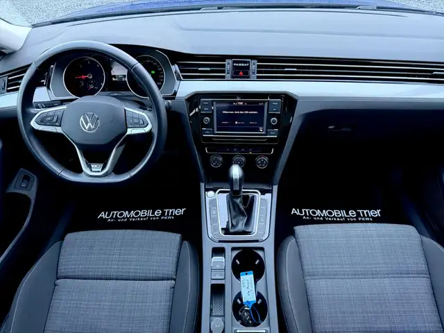 Volkswagen Passat view 11