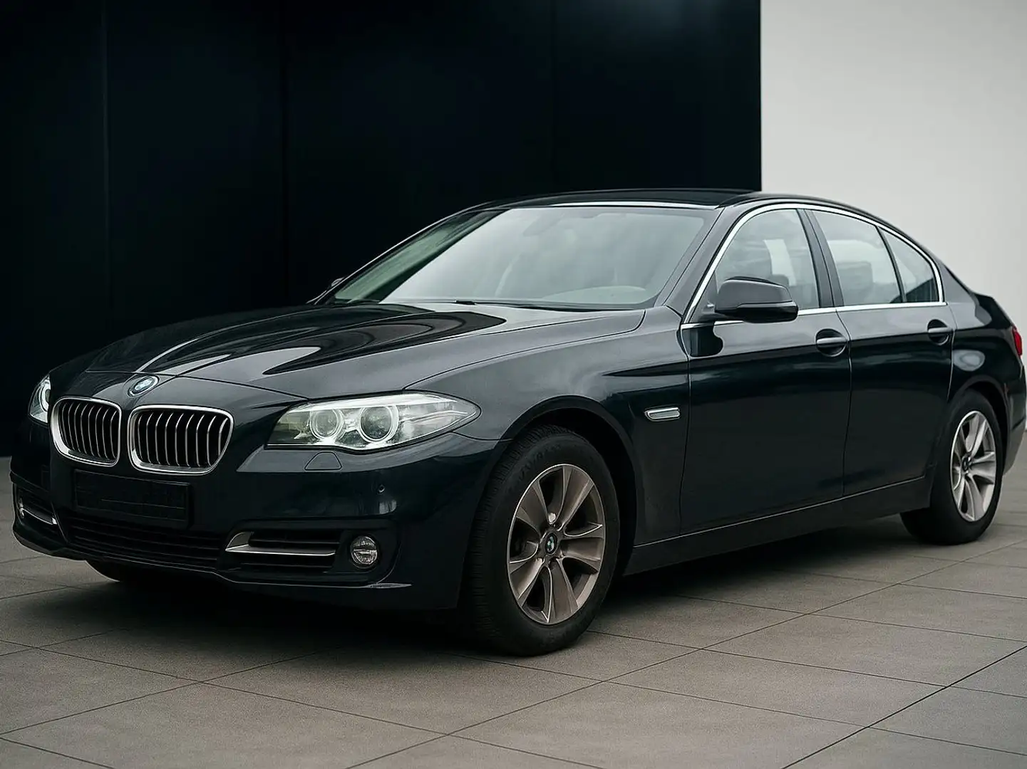 BMW 520 520 d xDrive Standheizung Klimaanlage LED Schwarz - 1