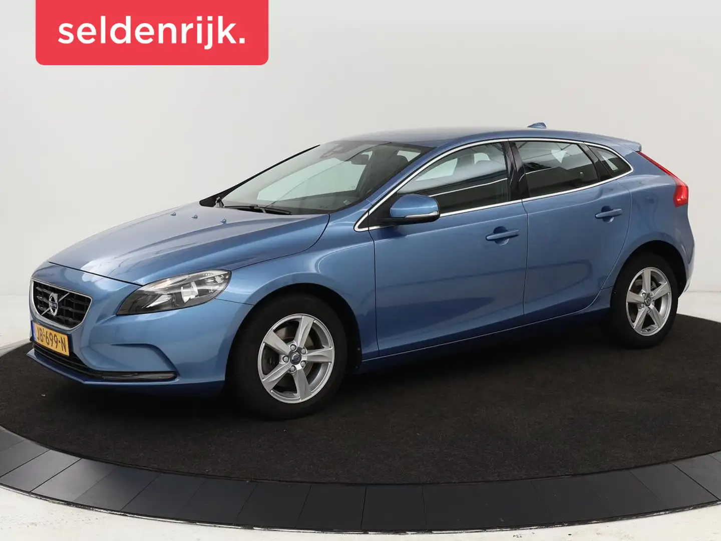Volvo V40 2.0 T2 Momentum | Navigatie | Parkeerhulp | Climat Blauw - 1