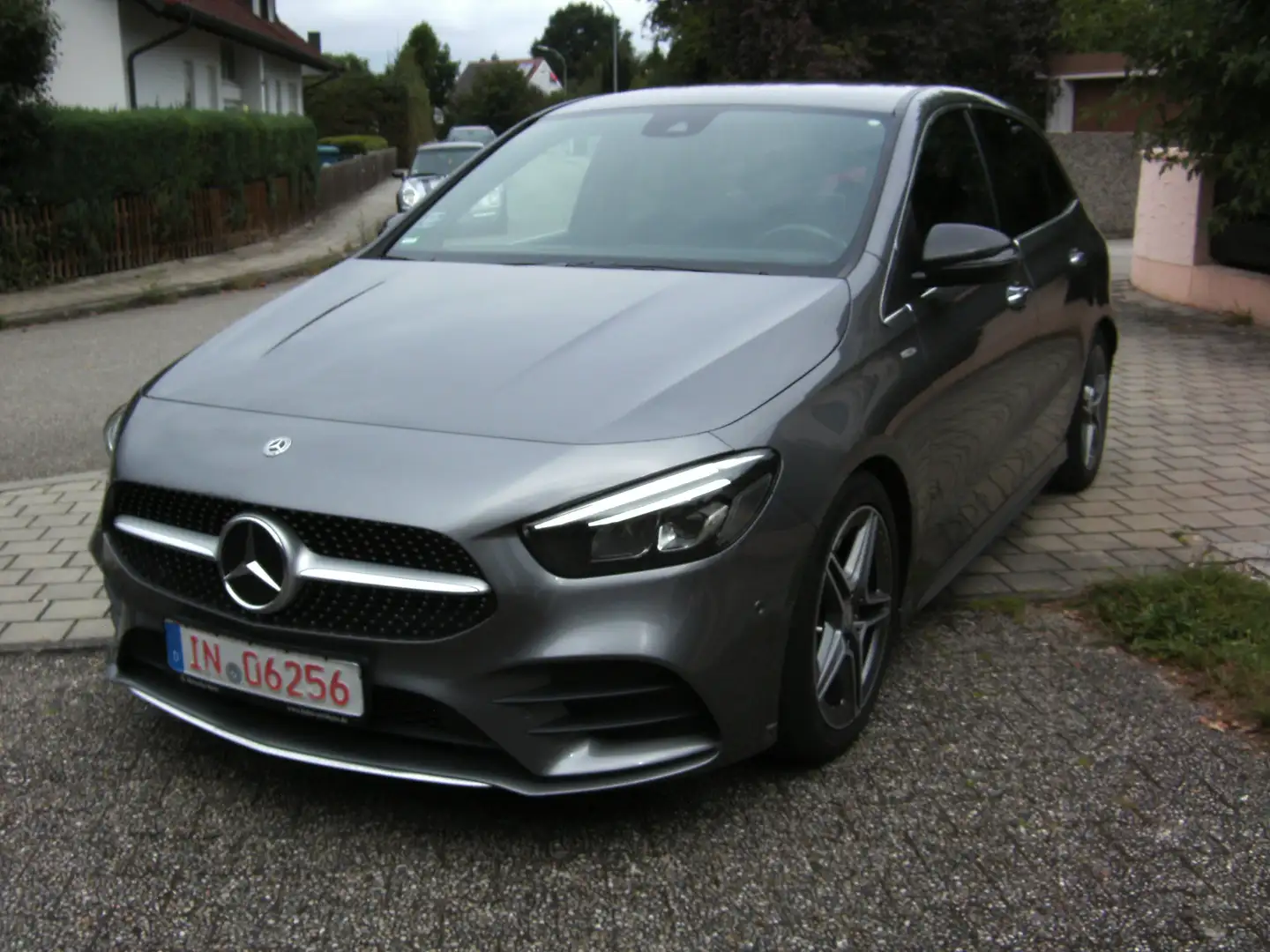 Mercedes-Benz B 200 B 200 AMG-Line Navi AHK Sitzheizung Carbon Ausst. Grau - 2