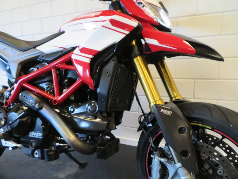 Ducati Hypermotard 939 - foto 8