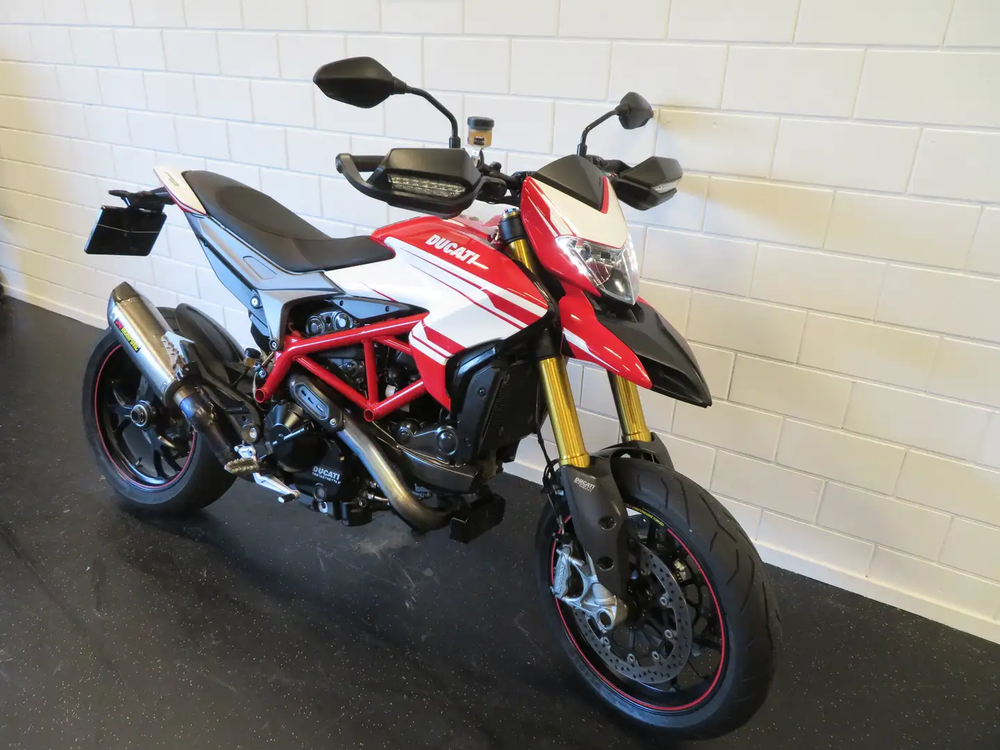 Ducati Hypermotard 939 SP ABS AKRA VET!! Rojo - 2