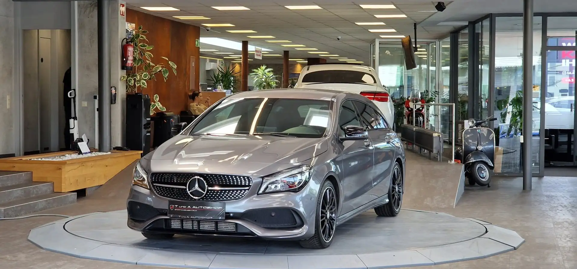 Mercedes-Benz CLA 220 Shooting Brake 4-Matic AMG-Paket Aut. *Navi*Memory Grau - 1