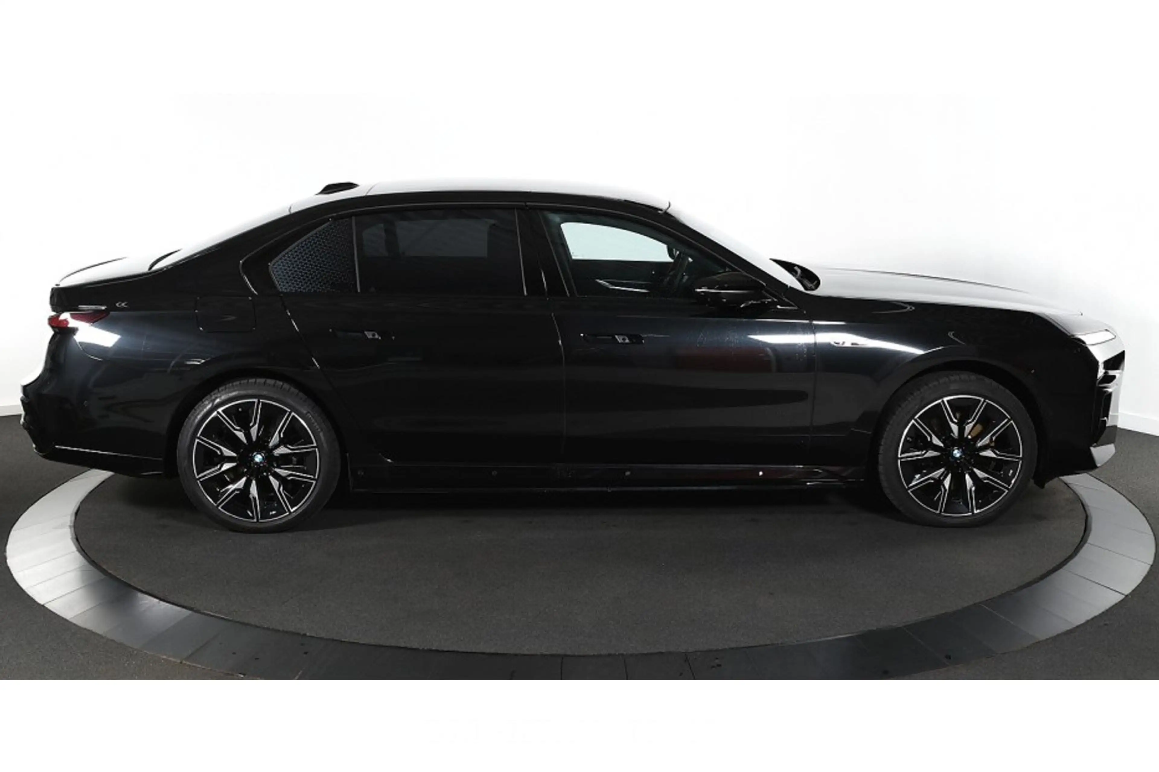 BMW i7 M70 xDrive 106 kWh — photo 6