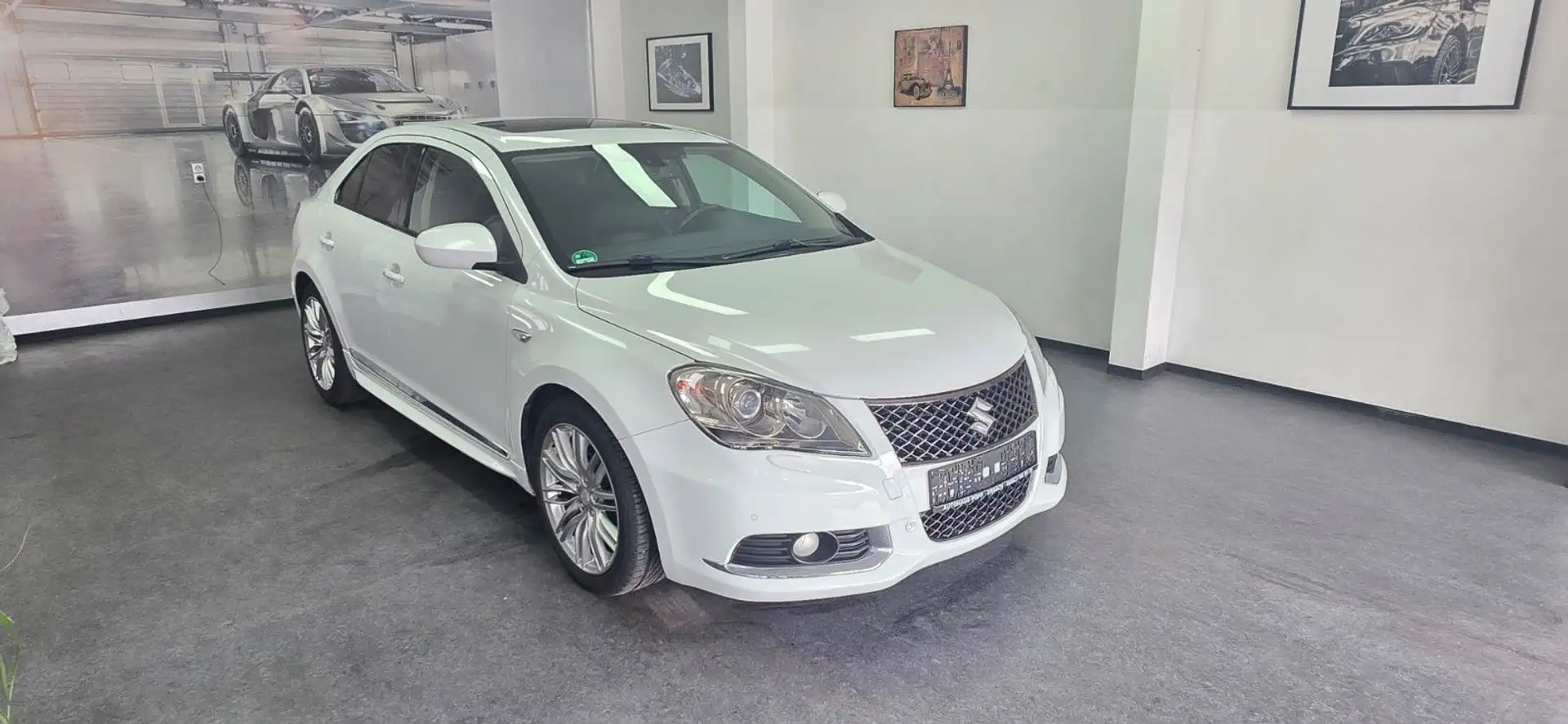 Suzuki Kizashi 2.4 SPORT Allrad Automatik TÜV 11/2027 Weiß - 2