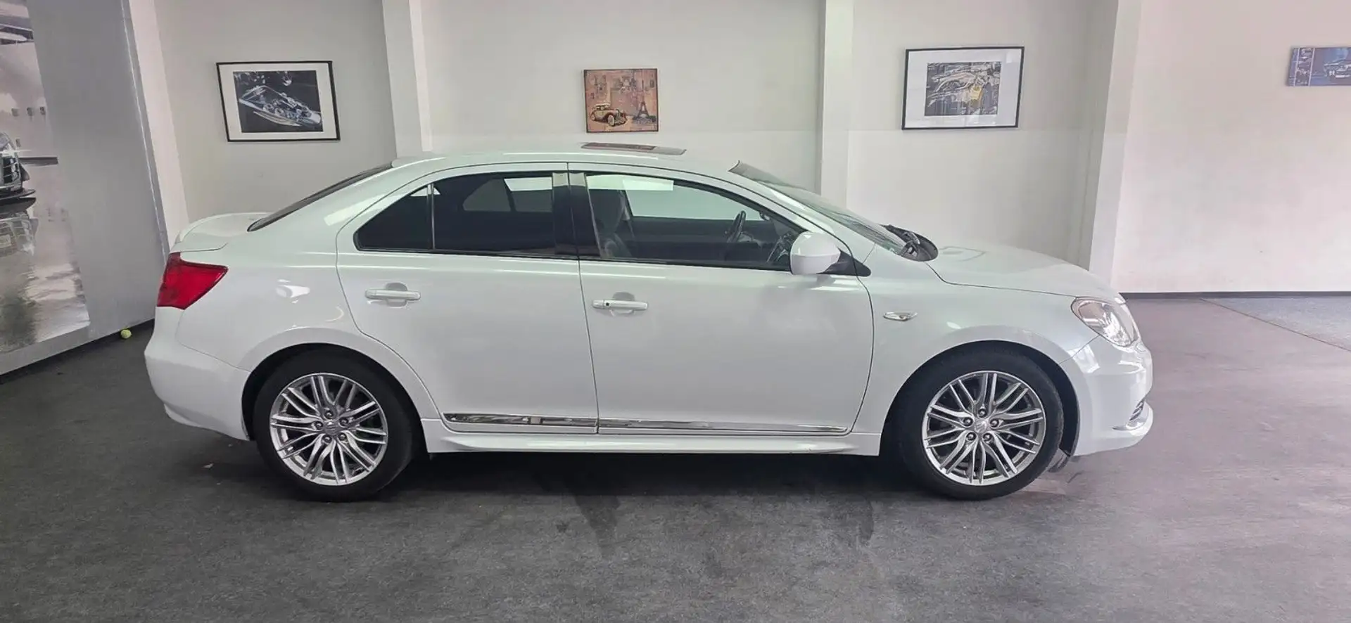 Suzuki Kizashi 2.4 SPORT Allrad Automatik TÜV 11/2027 Weiß - 1