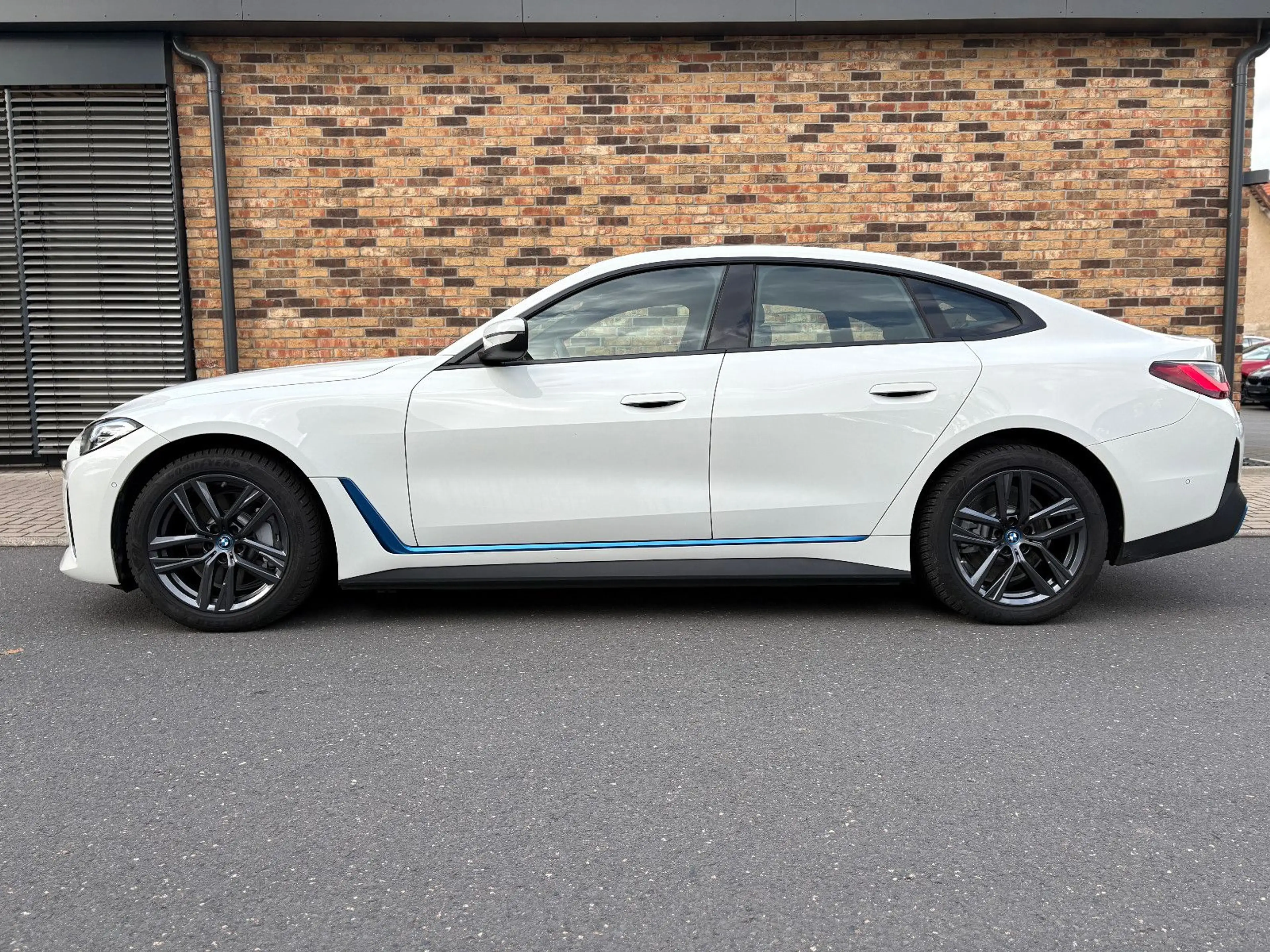 BMW i4 eDrive40 GranCoupe AHK DAProf HiFi Sportsitze — photo 3