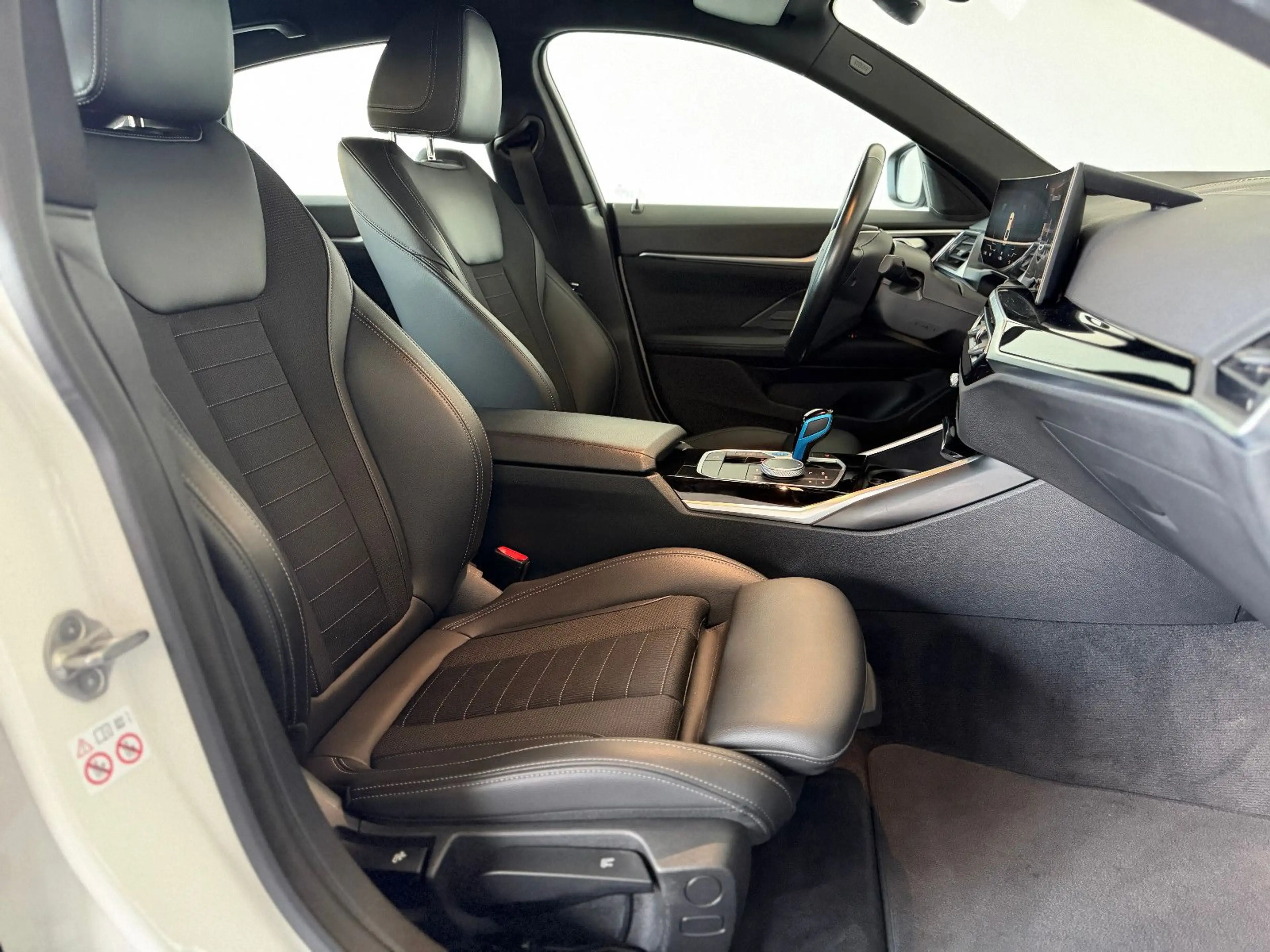 BMW i4 eDrive40 GranCoupe AHK DAProf HiFi Sportsitze — photo 13