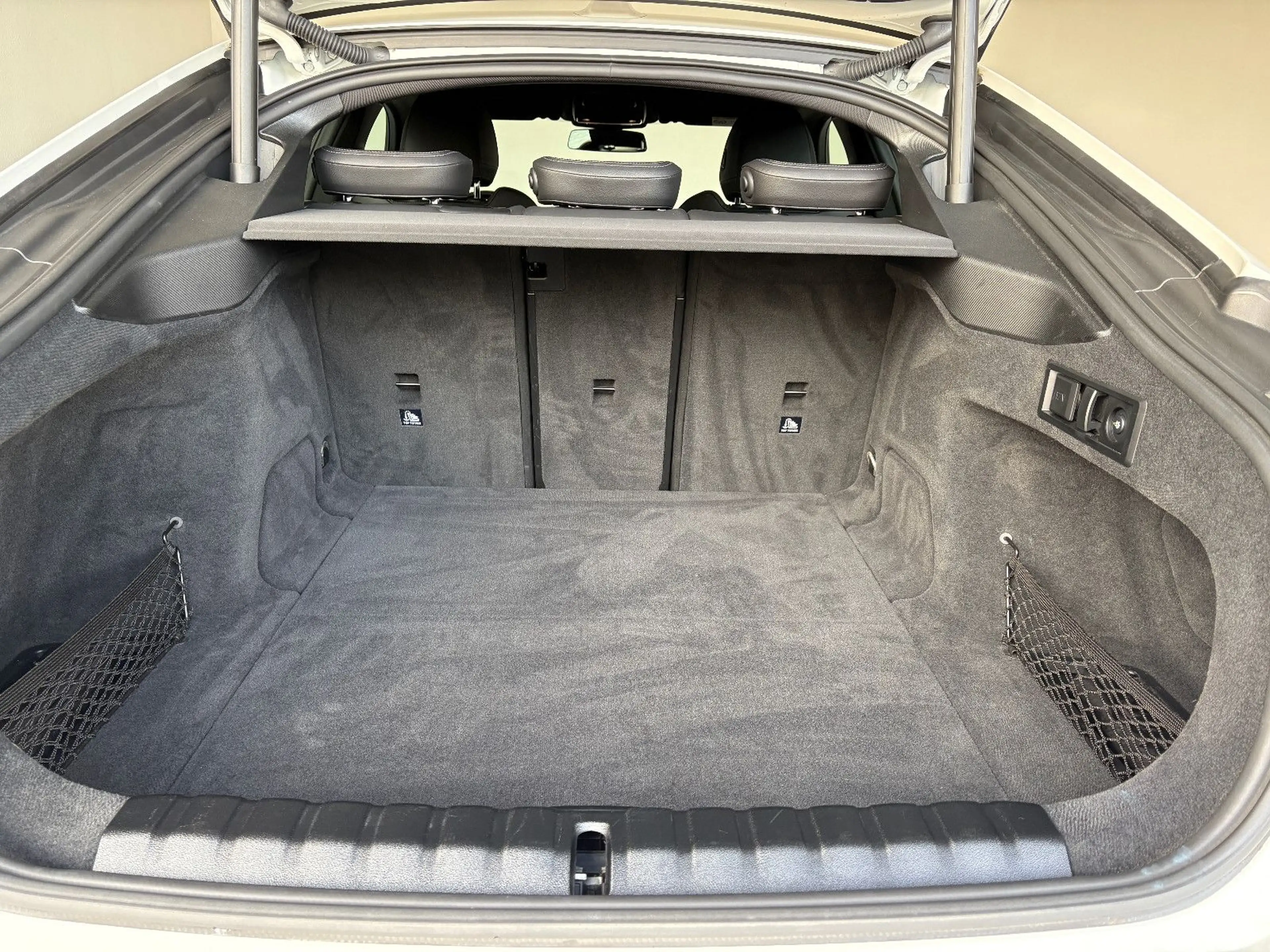 BMW i4 eDrive40 GranCoupe AHK DAProf HiFi Sportsitze — photo 17