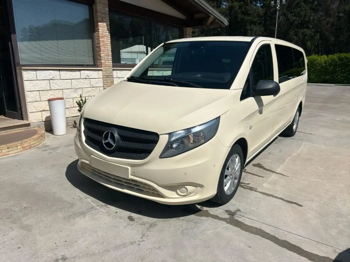 Mercedes-Benz Vito 2.2 116 CDI Tourer Jaune - 1
