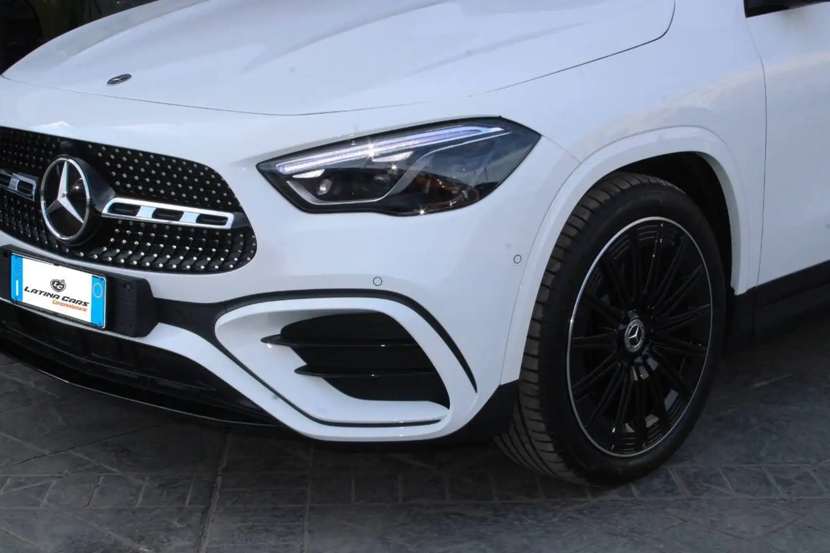 Mercedes-Benz GLA 200 200 d AMG Line Premium auto Con TELECAMERA Wit - 2