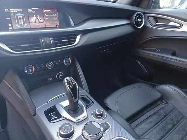 Alfa Romeo Stelvio view 14