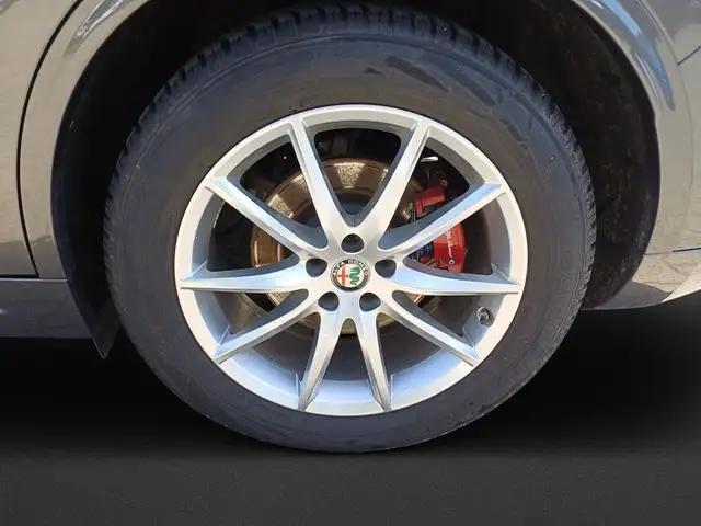 Alfa Romeo Stelvio view 8