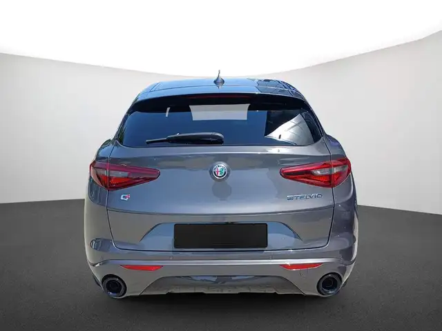 Alfa Romeo Stelvio view 3