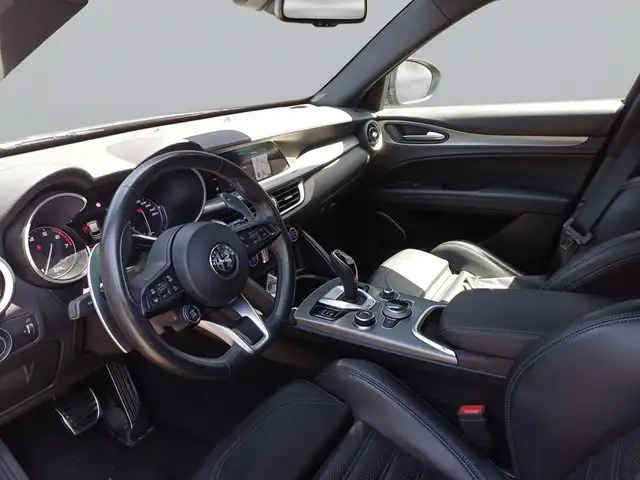 Alfa Romeo Stelvio view 11