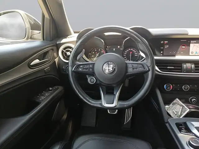 Alfa Romeo Stelvio view 13