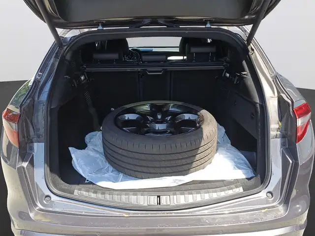 Alfa Romeo Stelvio view 7
