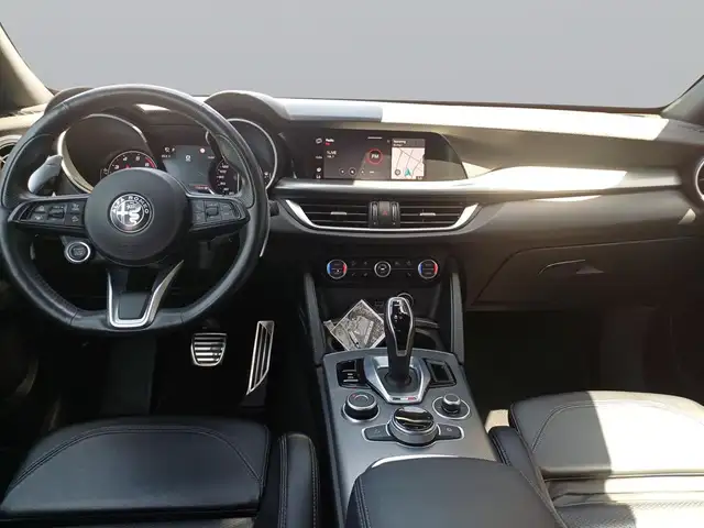 Alfa Romeo Stelvio view 10