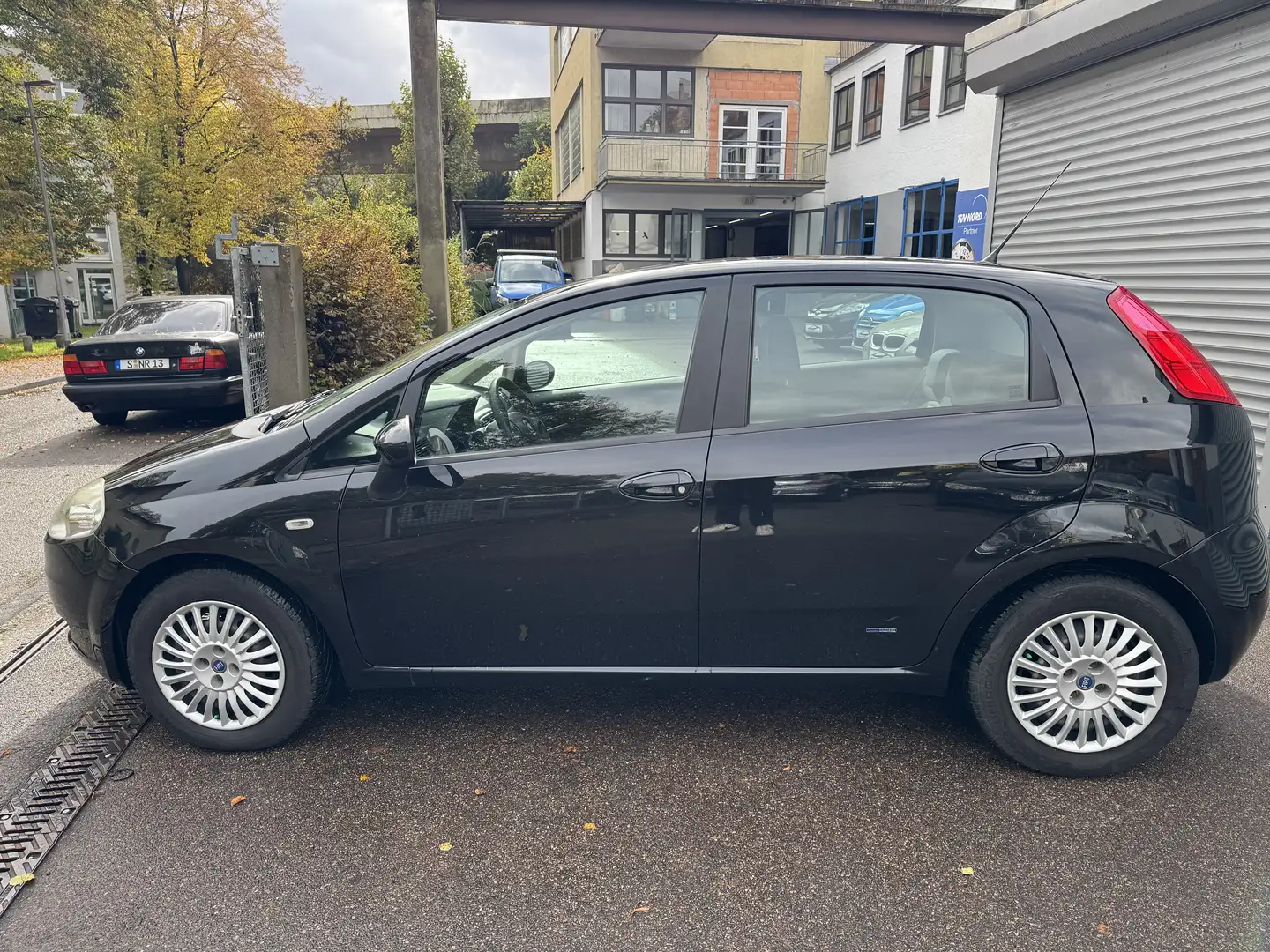 Fiat Punto Punto 1.4 16V Dynamic Schwarz - 2