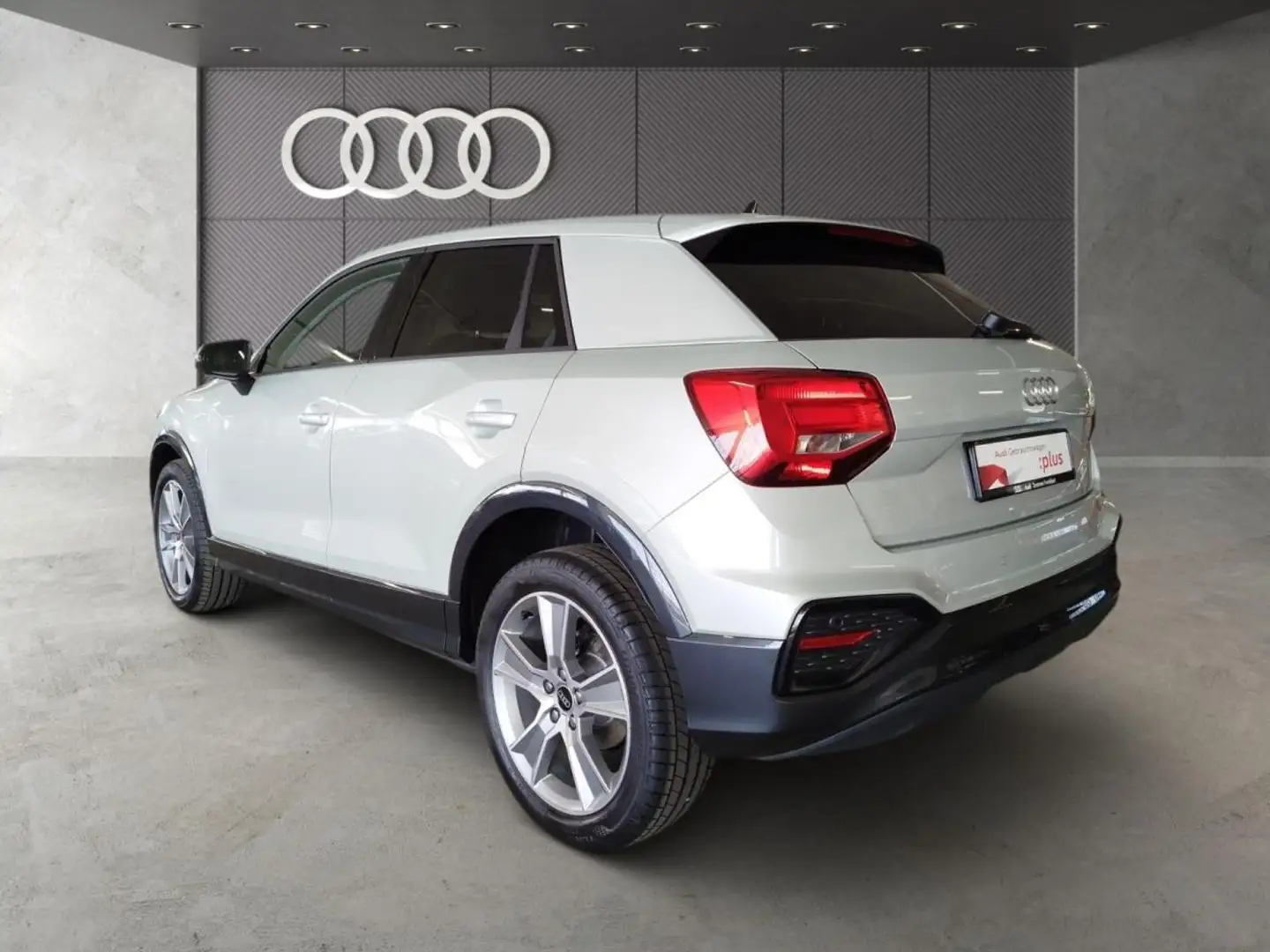 Audi Q2 35 TFSI advanced S tronic LED Navi Tempomat DAB VC Silber - 1