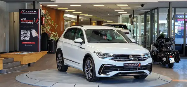 Volkswagen Tiguan view 3