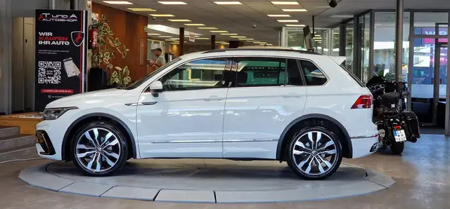 Volkswagen Tiguan view 4
