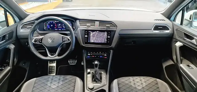 Volkswagen Tiguan view 13