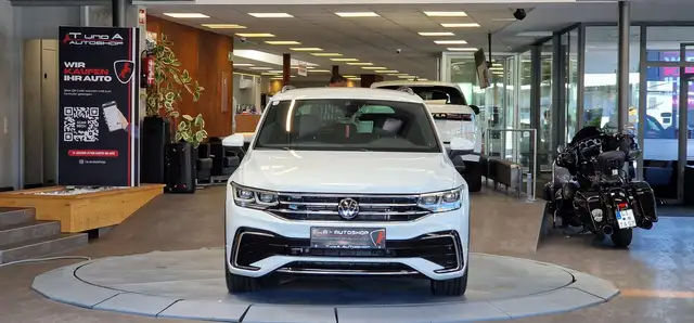 Volkswagen Tiguan view 2