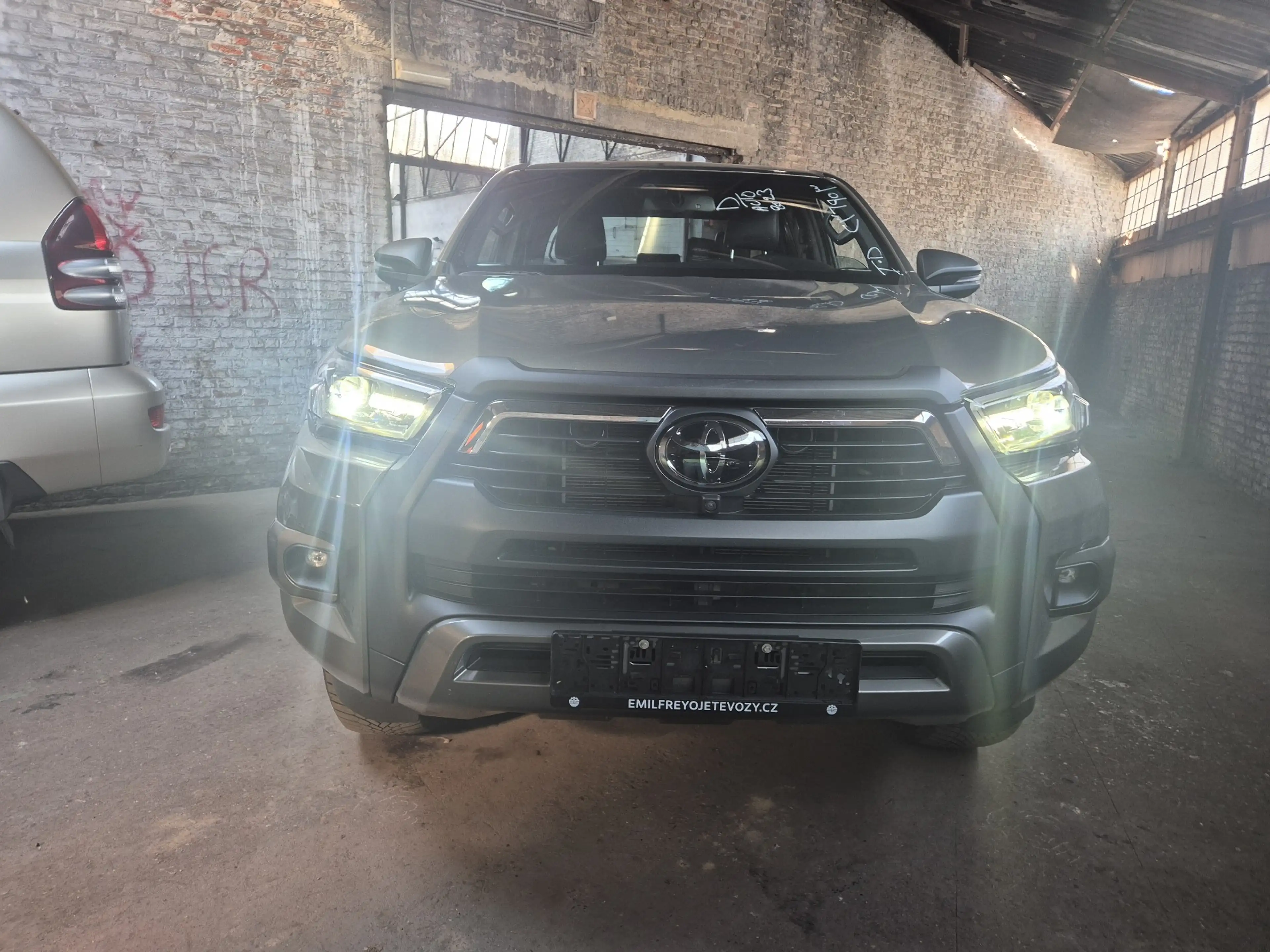 Toyota Hilux Hilux 2.8 D-4D 4WD Invincible — photo 2