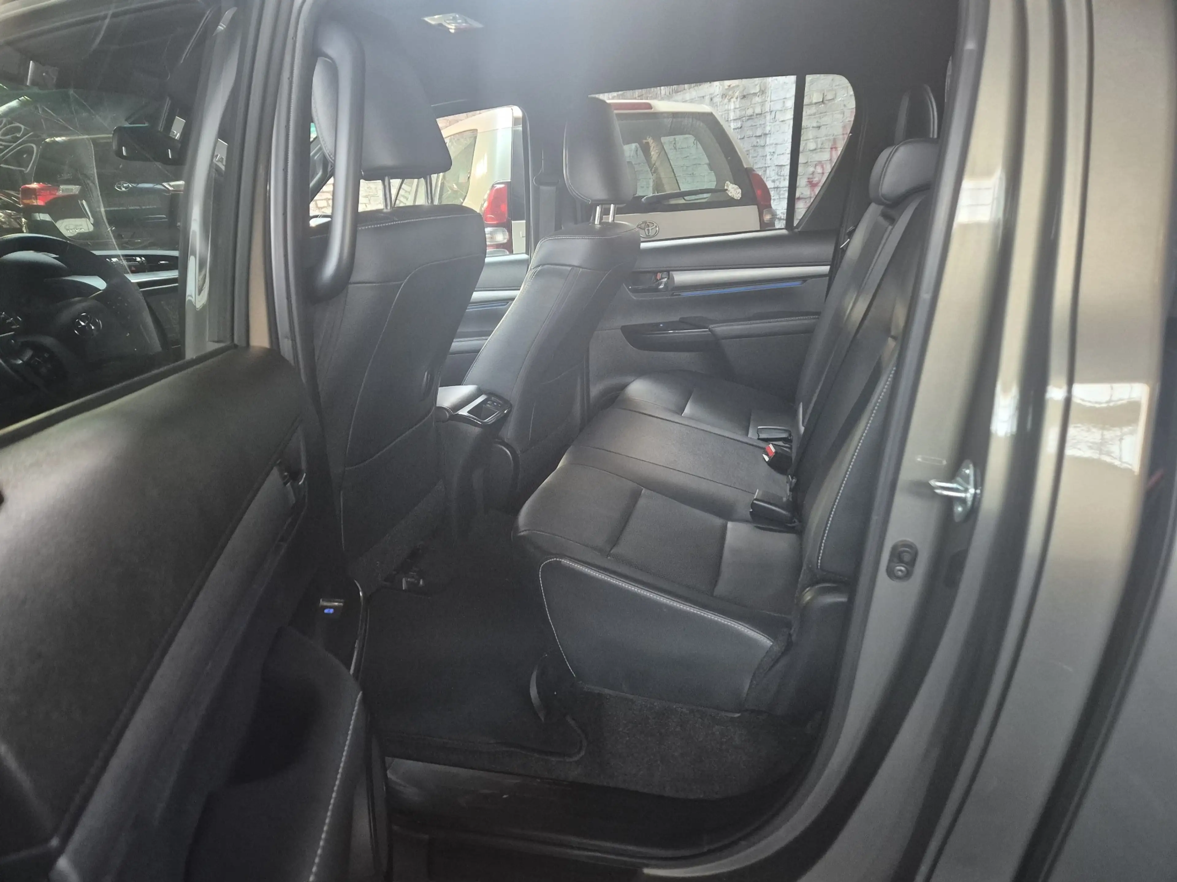 Toyota Hilux Hilux 2.8 D-4D 4WD Invincible — photo 7