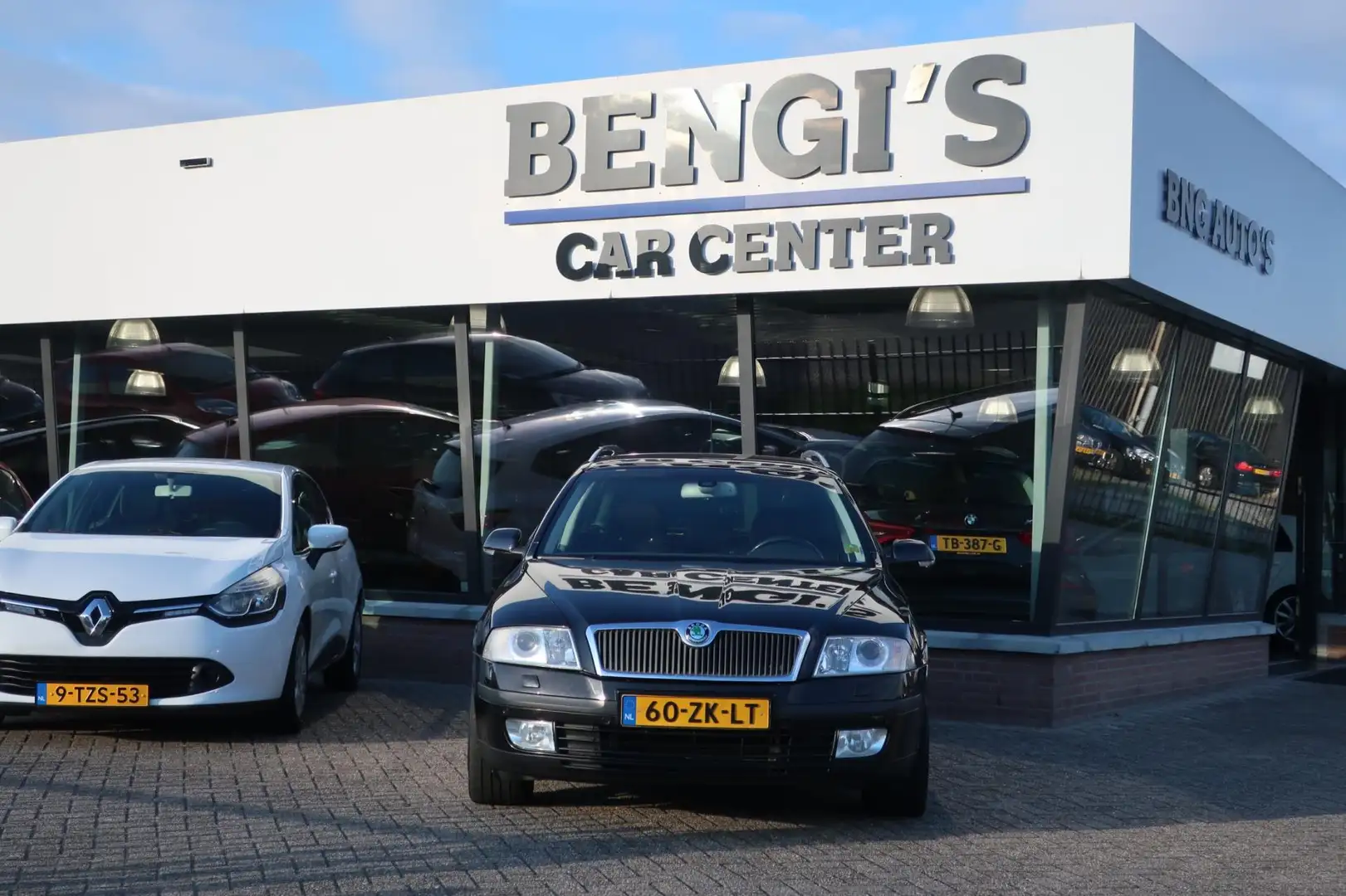 Skoda Octavia Combi 2.0 FSI Elegance Business XENON_GR-NAVI_PDC Noir - 2
