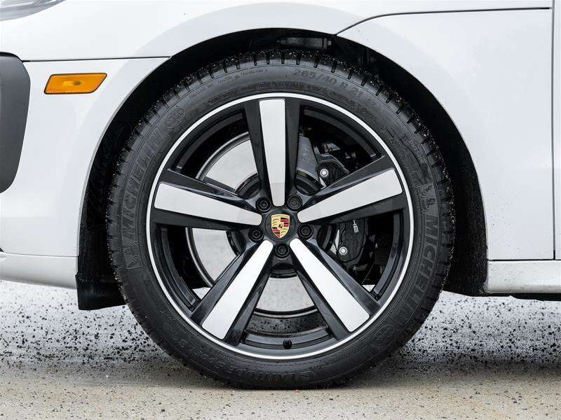 2025 Porsche Macan GTS AWD Premium Pkg Plus| Sport Chrono Pkg|21 Excl thumb 11