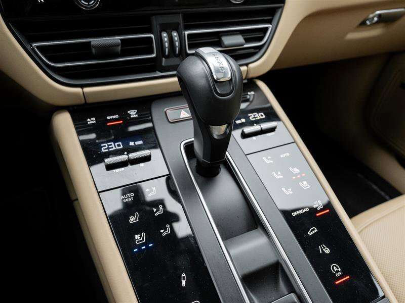 2025 Porsche Macan GTS AWD Premium Pkg Plus| Sport Chrono Pkg|21 Excl thumb 28