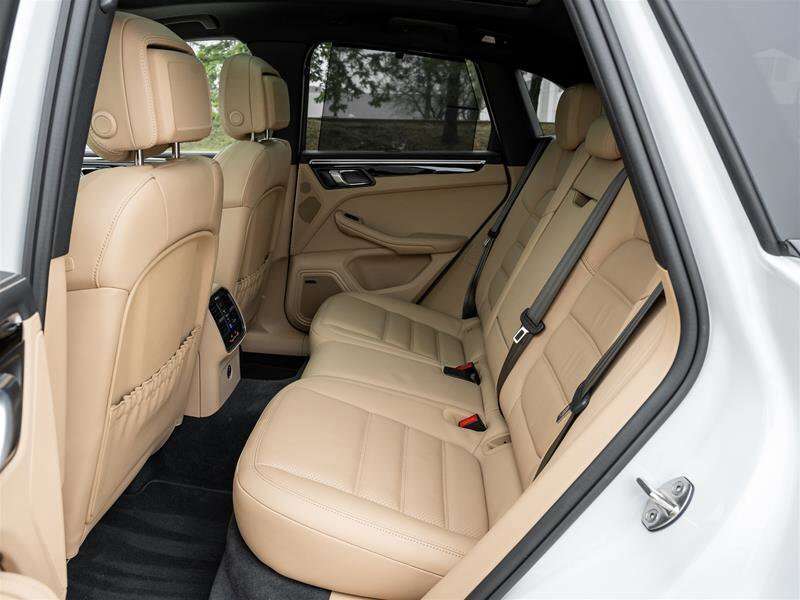 2025 Porsche Macan GTS AWD Premium Pkg Plus| Sport Chrono Pkg|21 Excl thumb 37