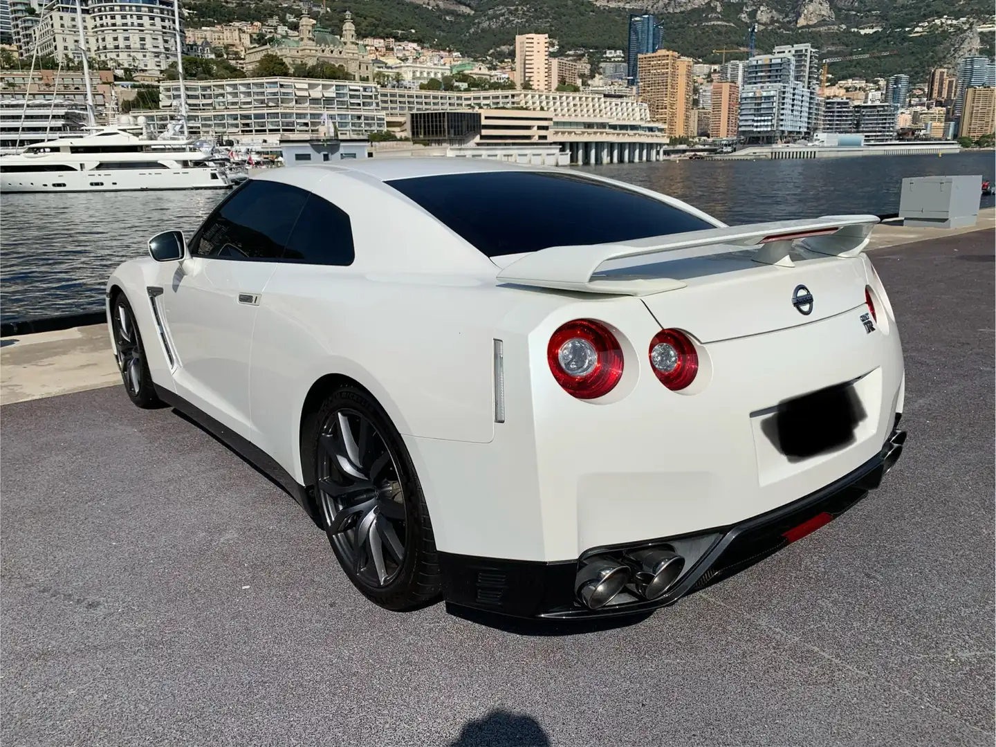 Nissan GT-R 3.8 V6 550 Black Edition bijela - 1