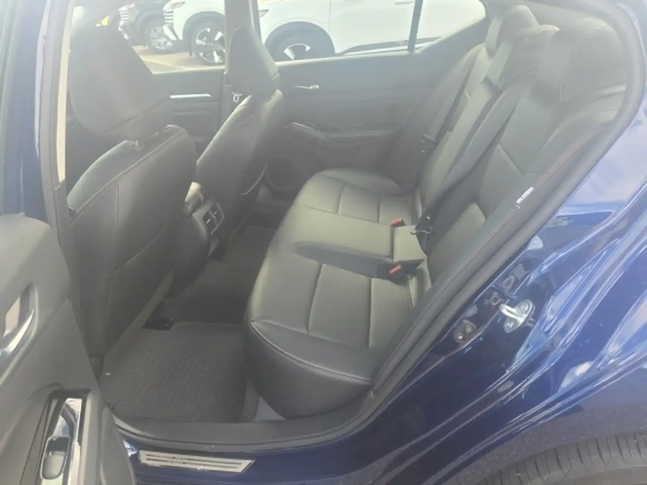Nissan Altima снимка Nissan Altima