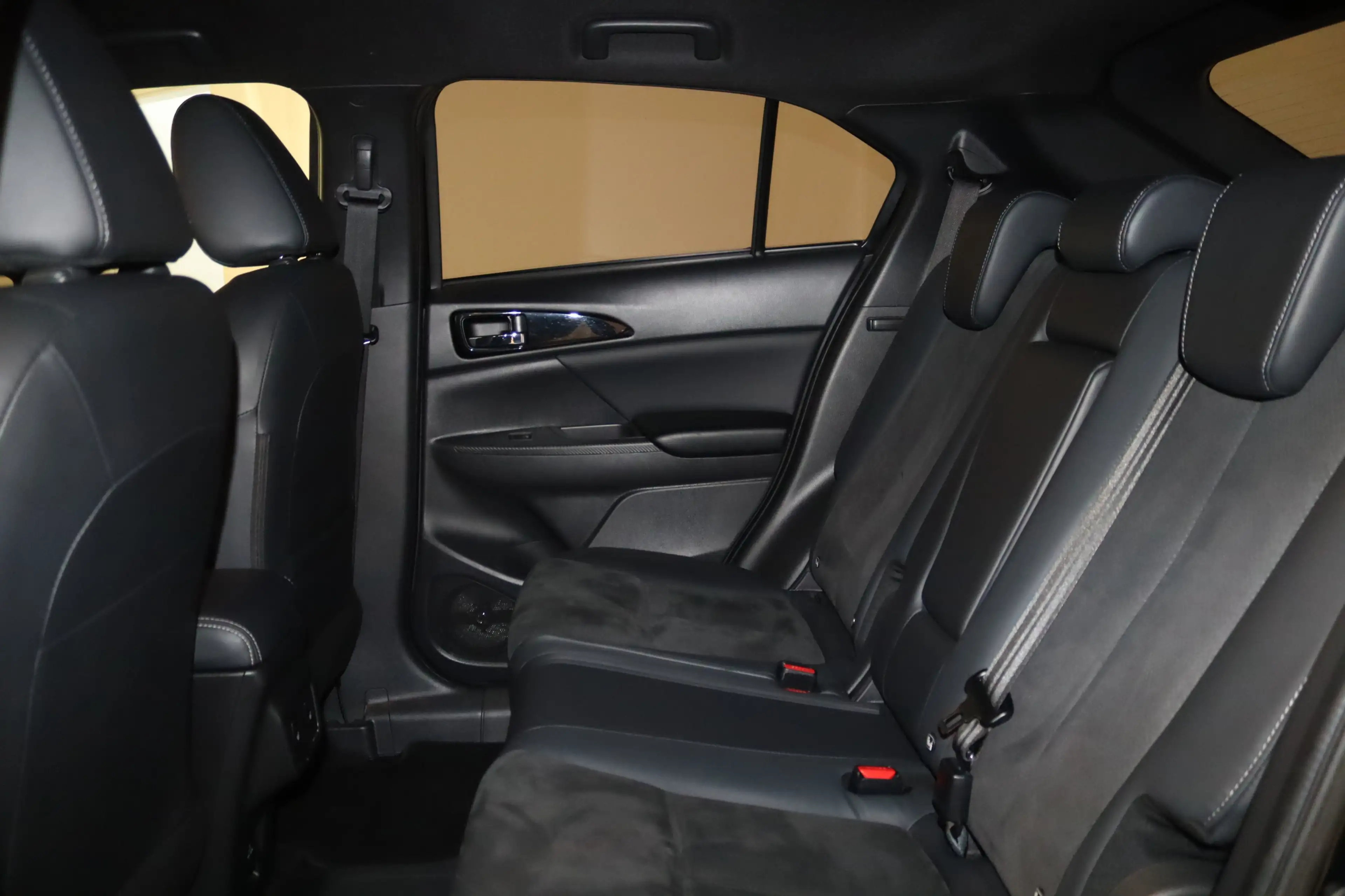 Mitsubishi Eclipse Cross Plus Select 4WD-360°-LED-4xSHZ-NAV — photo 12