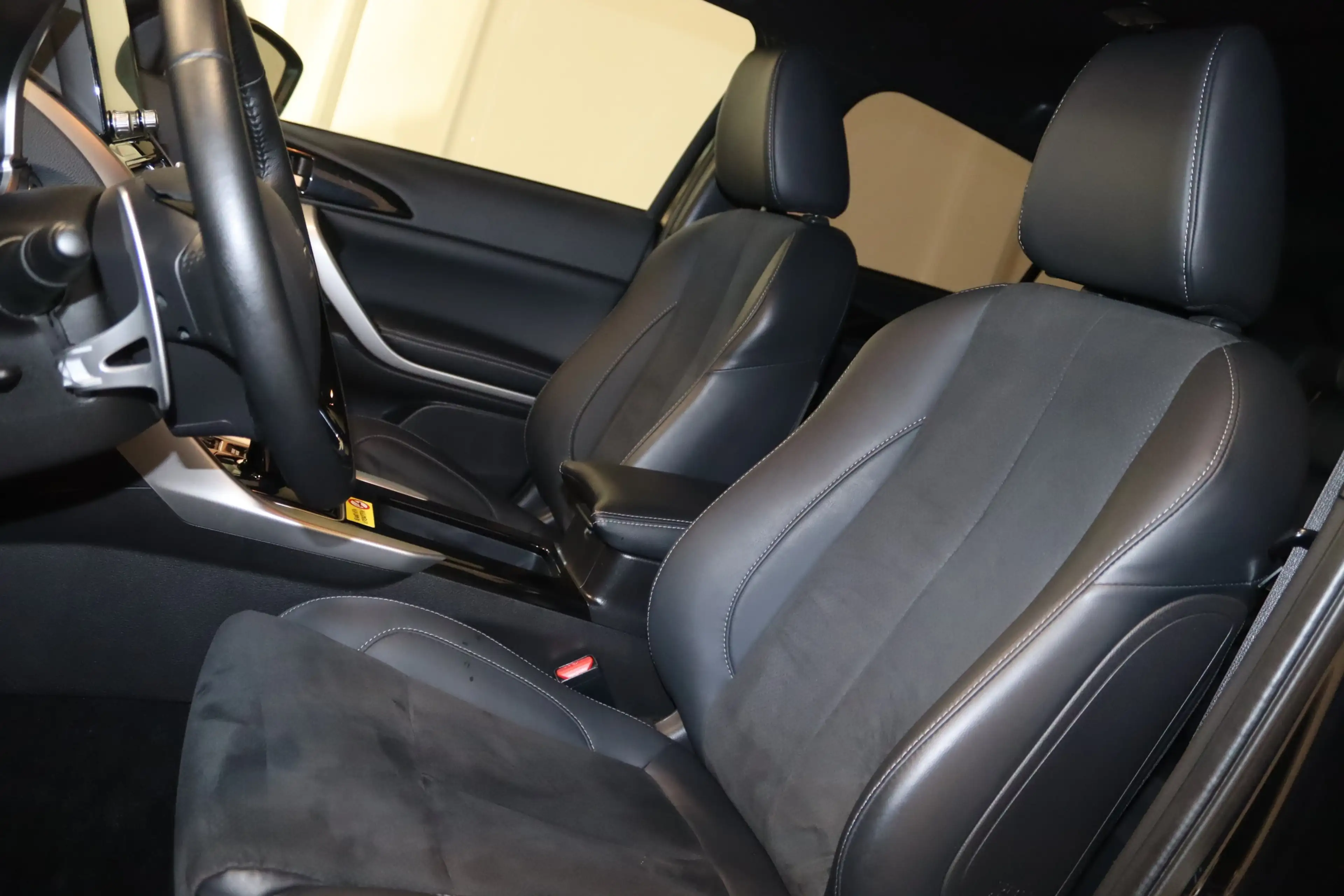 Mitsubishi Eclipse Cross Plus Select 4WD-360°-LED-4xSHZ-NAV — photo 8