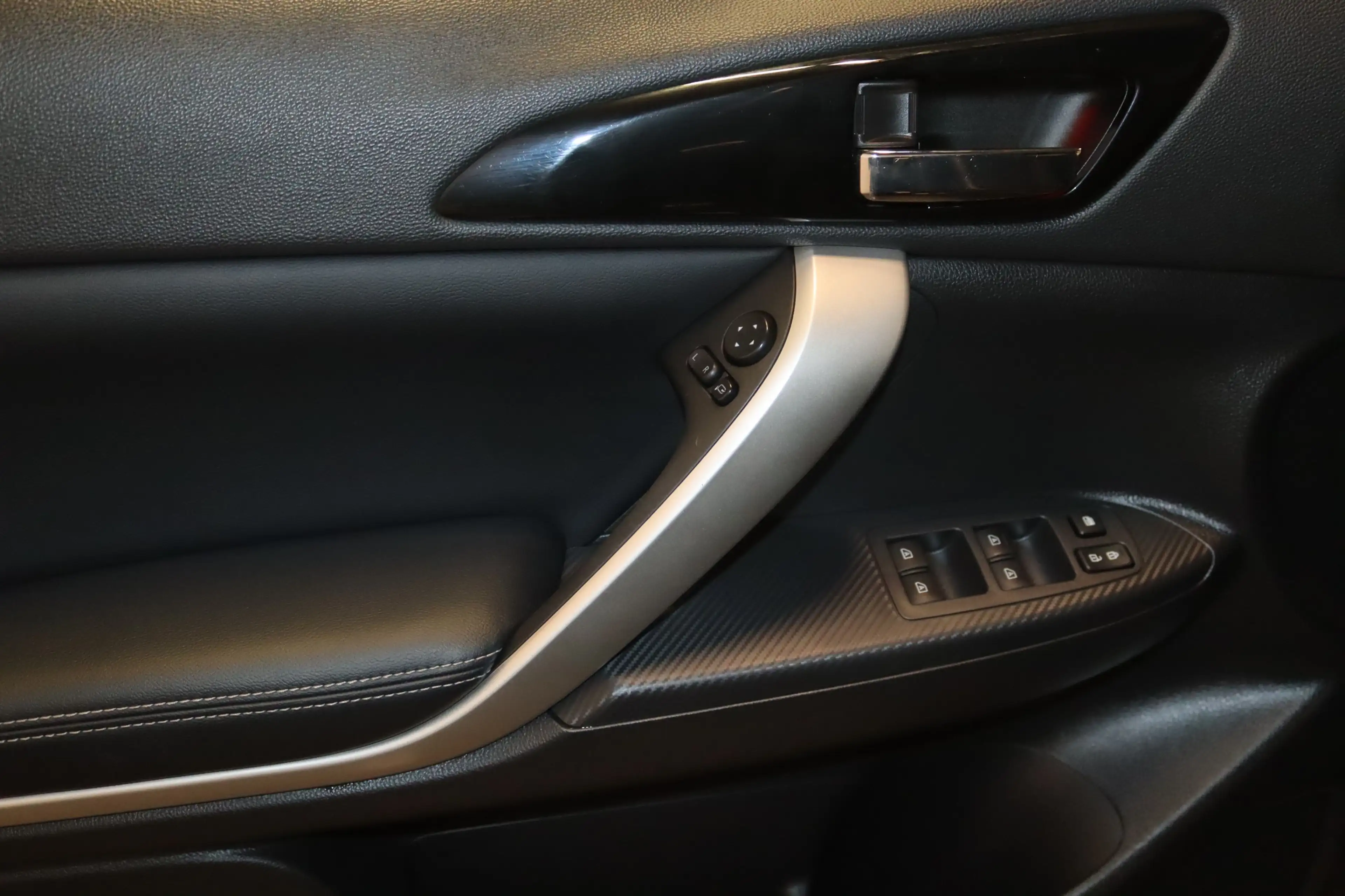 Mitsubishi Eclipse Cross Plus Select 4WD-360°-LED-4xSHZ-NAV — photo 10