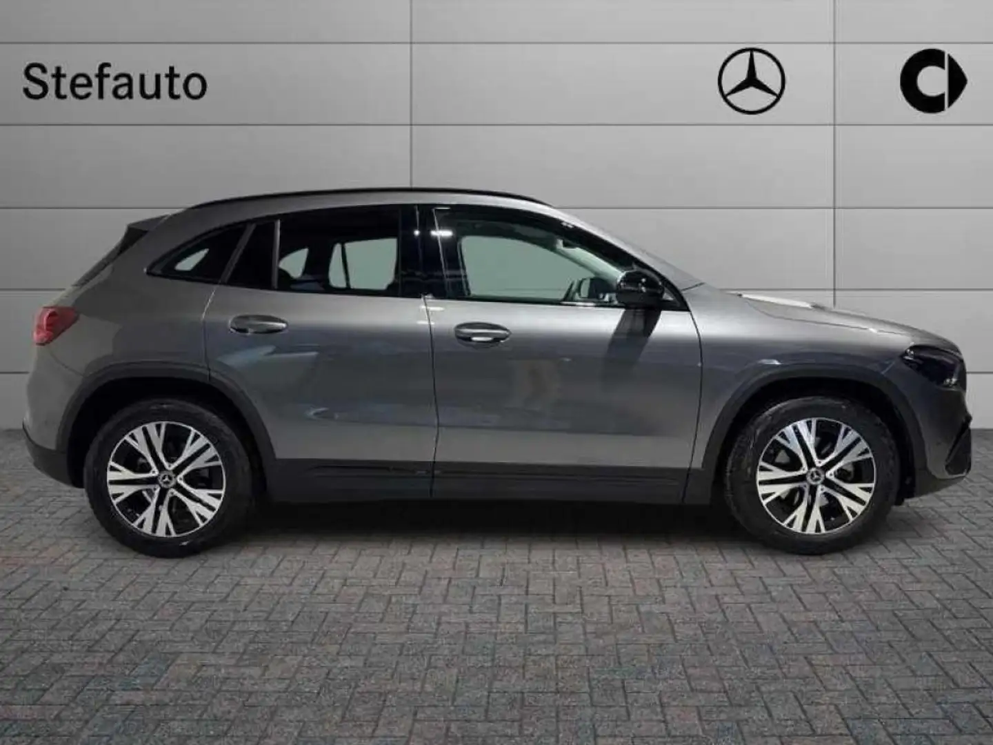 Mercedes-Benz GLA 200 d Automatic Progressive Advanced Grigio - 2
