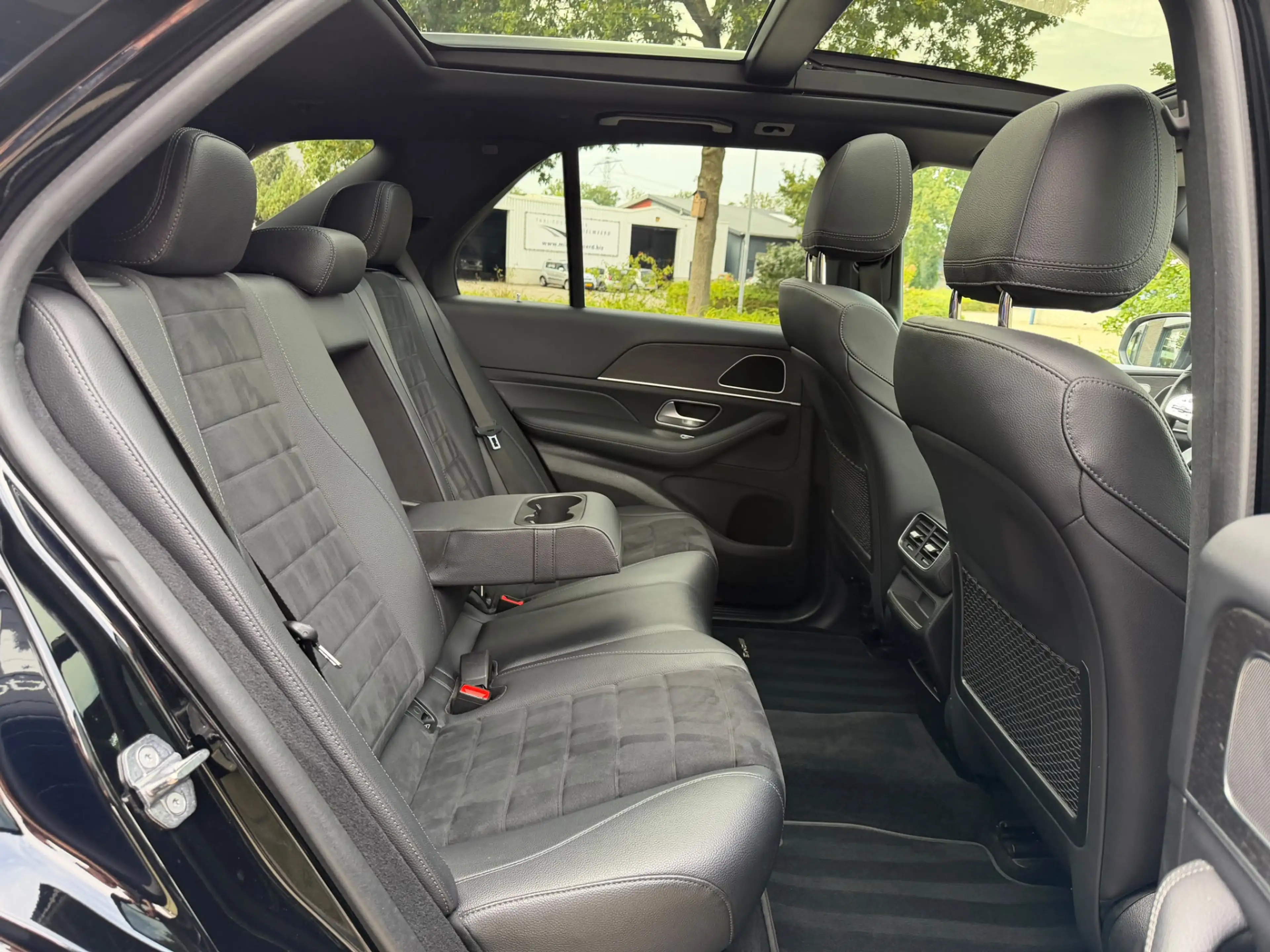 Mercedes-Benz GLE 350 e 4MATIC AMG Panoramadak Trekhaak Distronic + 20 i — photo 7