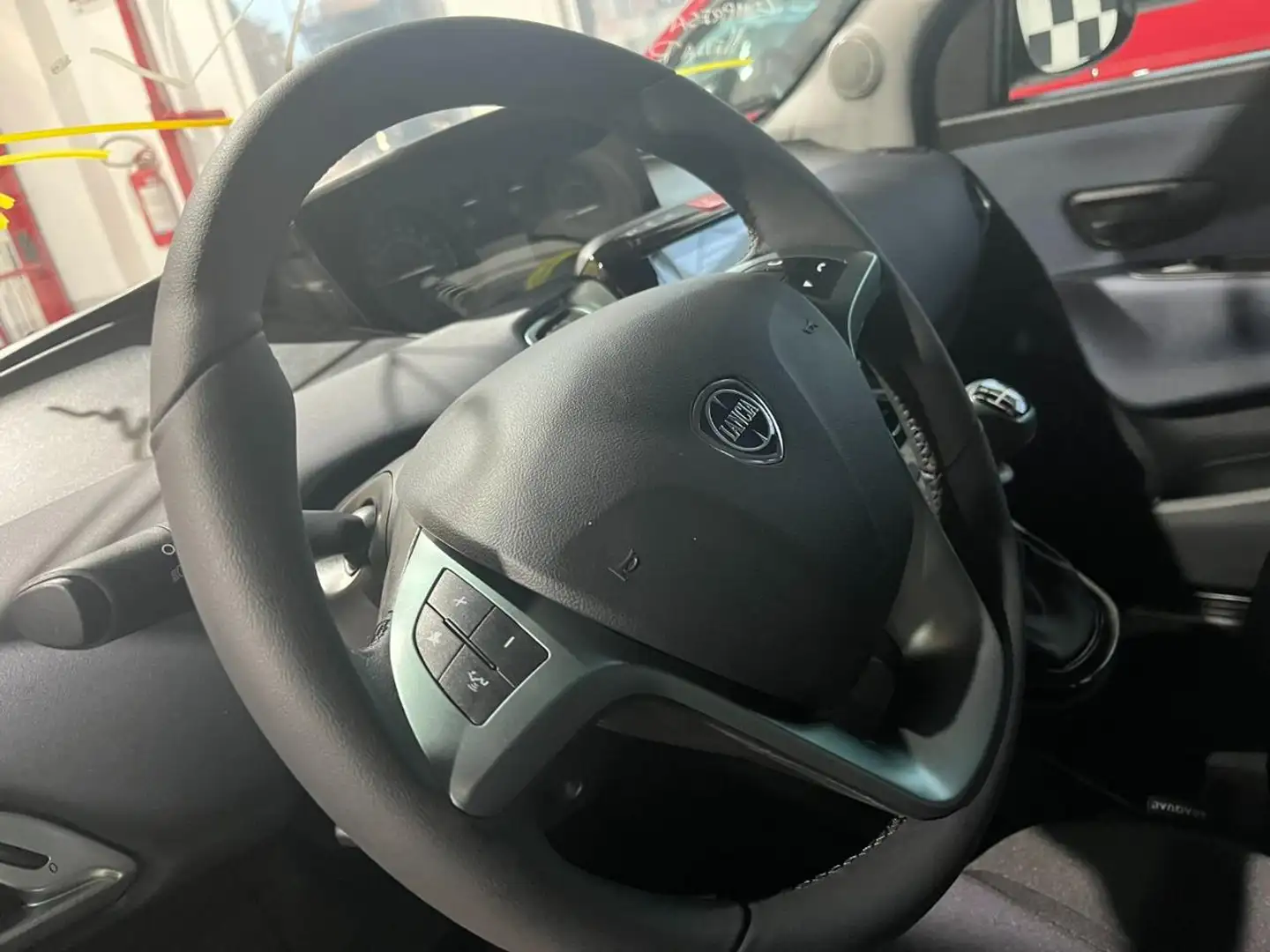 Lancia Ypsilon 1.0  5 porte Hybrid Platino con promo Panero Plus Gris - 2