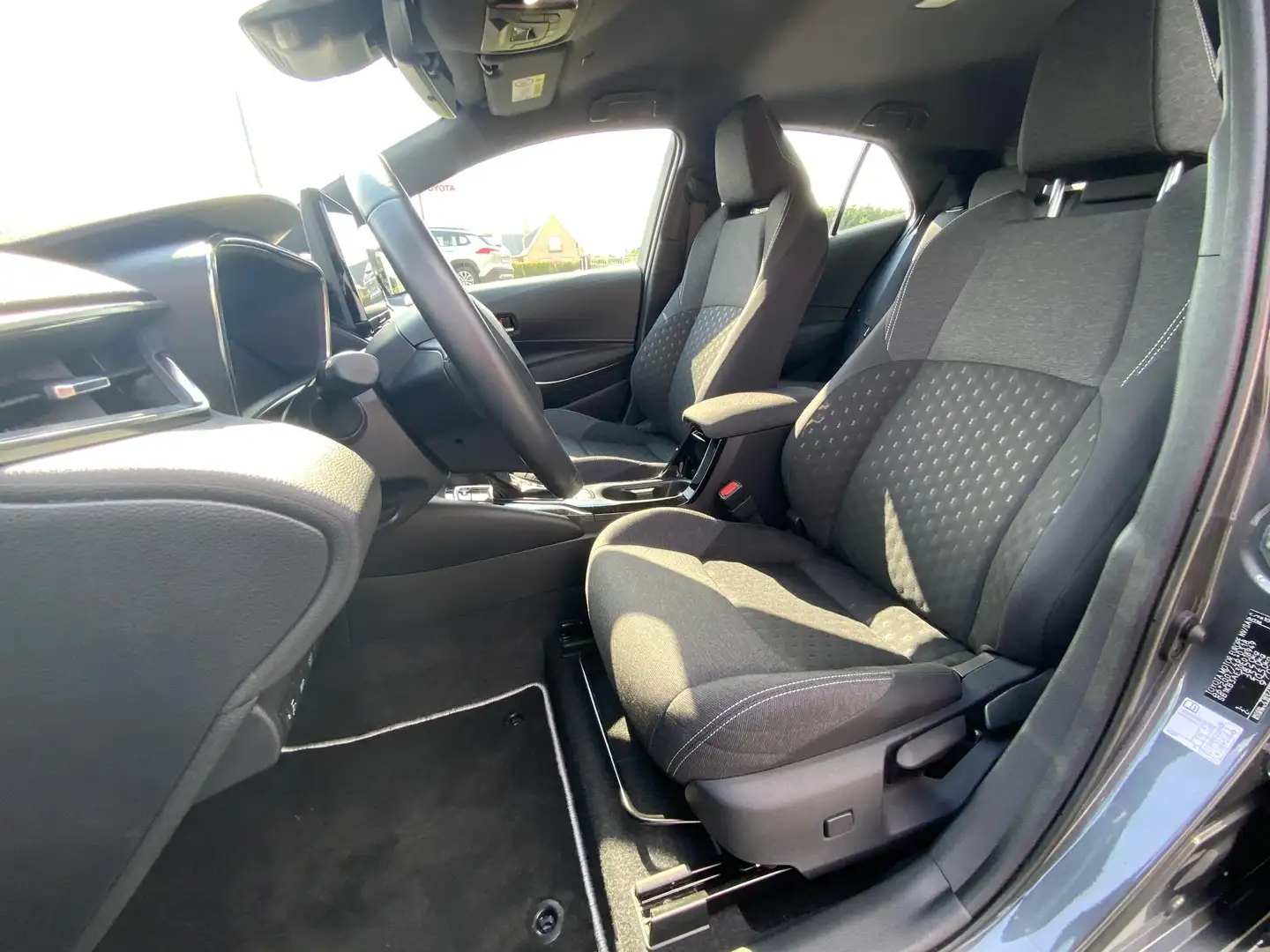 Toyota Corolla Hatchback 1.8 Hybrid Dynamic e-CVT Gris - 2