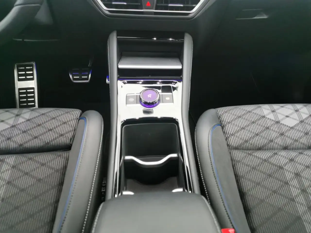 Volkswagen Tiguan 2.0 TDI DSG 4Motion R-Line Black Style 9