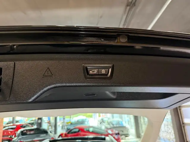 BMW 5 Series view 28