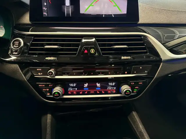 BMW 5 Series view 25