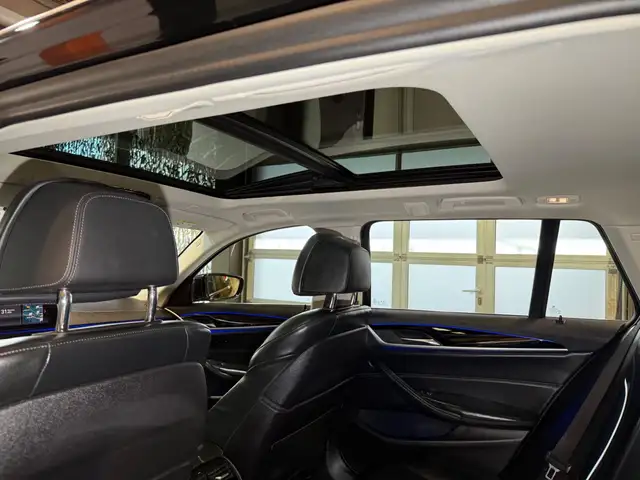 BMW 5 Series view 17